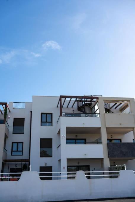 Sunny Luxury Apartment With Two Great Sunny - Level Terraces, Two Swimming Pools, In A New Complex Pueblo Majorero, Close To Fuerteventura Golf Club, Next To The Beach , Atlantico Shopping Mall And Casino In Caleta De Fuste Exterior foto