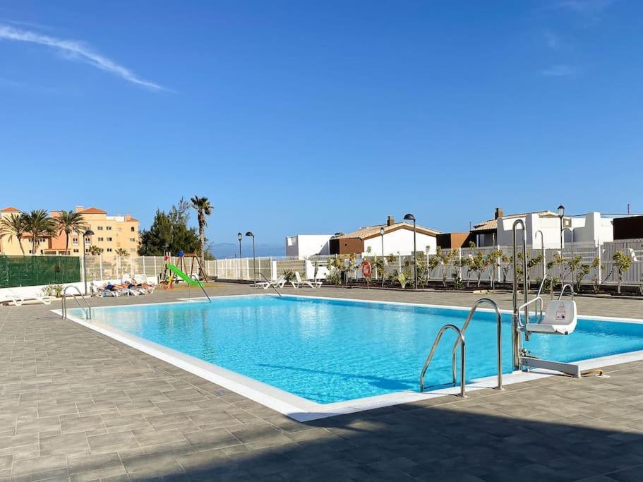 Sunny Luxury Apartment With Two Great Sunny - Level Terraces, Two Swimming Pools, In A New Complex Pueblo Majorero, Close To Fuerteventura Golf Club, Next To The Beach , Atlantico Shopping Mall And Casino In Caleta De Fuste Exterior foto