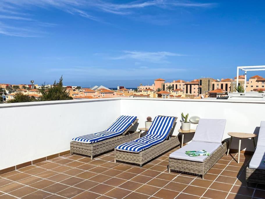 Sunny Luxury Apartment With Two Great Sunny - Level Terraces, Two Swimming Pools, In A New Complex Pueblo Majorero, Close To Fuerteventura Golf Club, Next To The Beach , Atlantico Shopping Mall And Casino In Caleta De Fuste Exterior foto